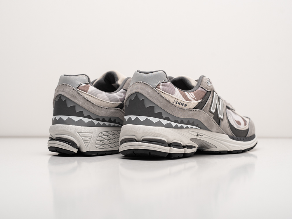 Кроссовки BAPE x New Balance 2002R