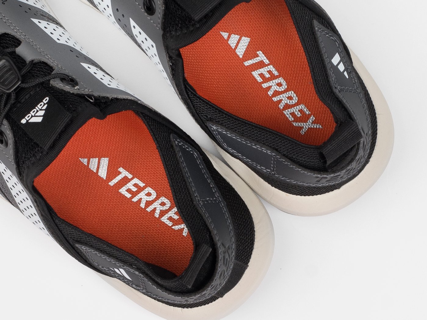 Кроссовки Adidas Daroga 25