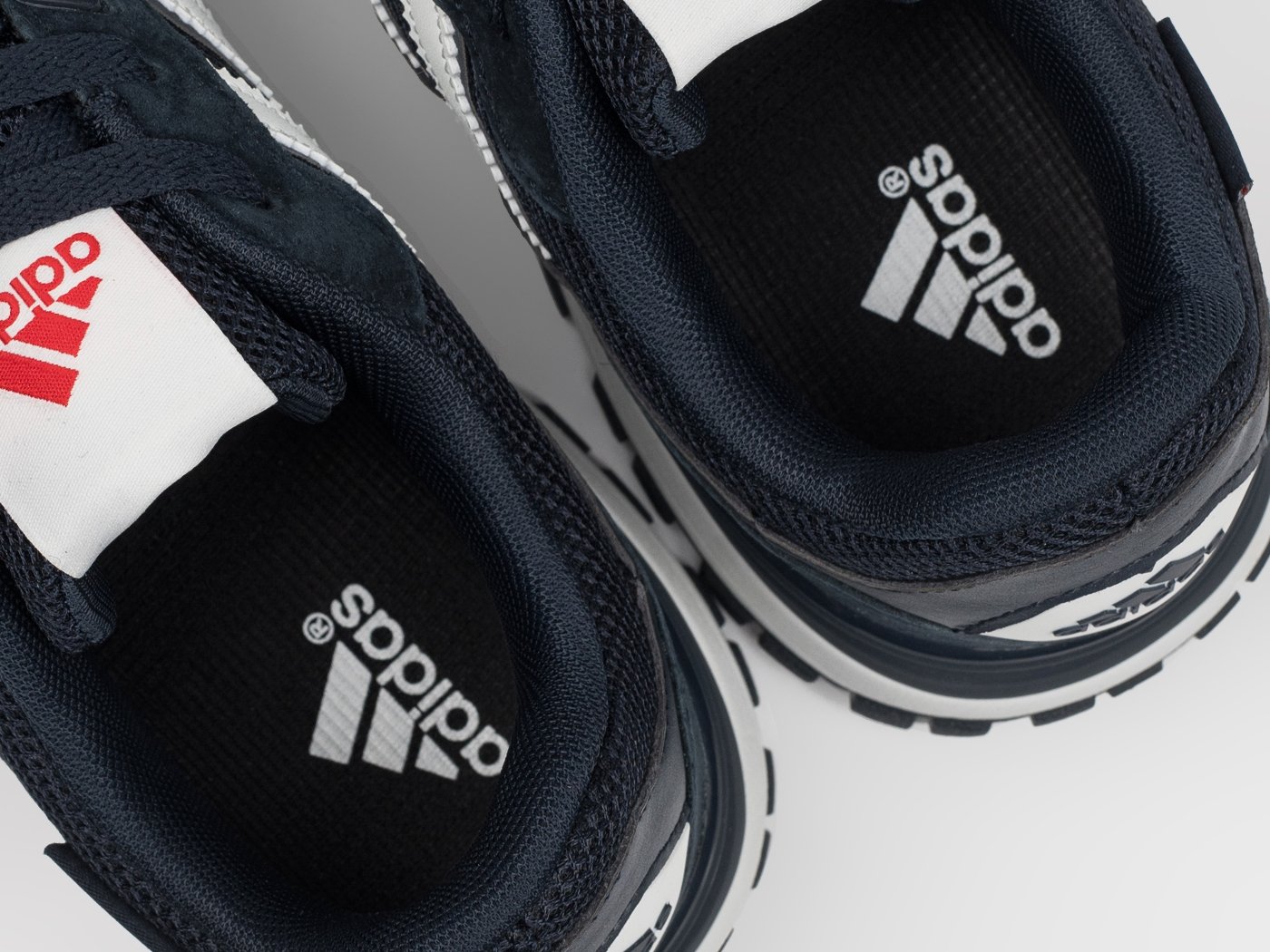 Кроссовки Adidas