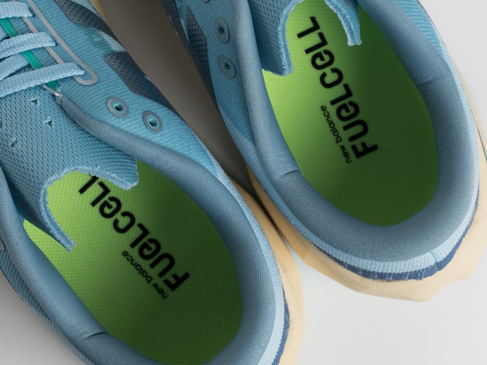 Кроссовки New Balance FuelCell Rebel V4