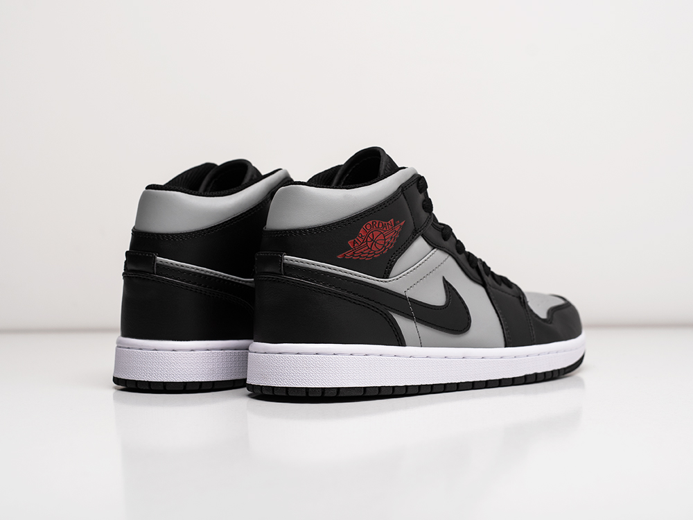 Кроссовки Nike Air Jordan 1 Mid