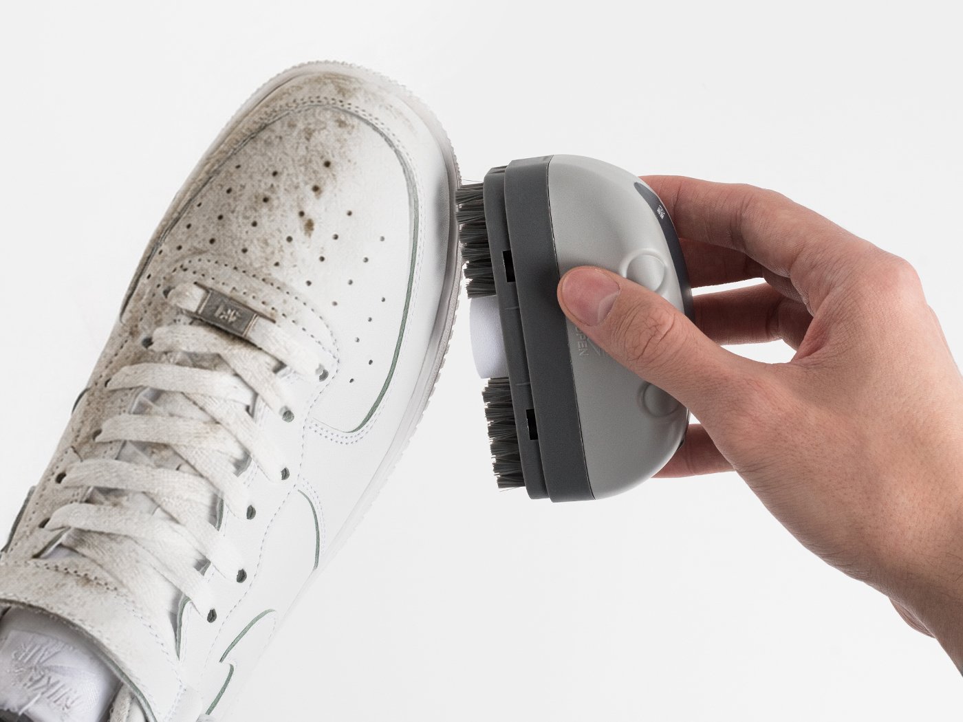 Щётка для обуви с моющим средством