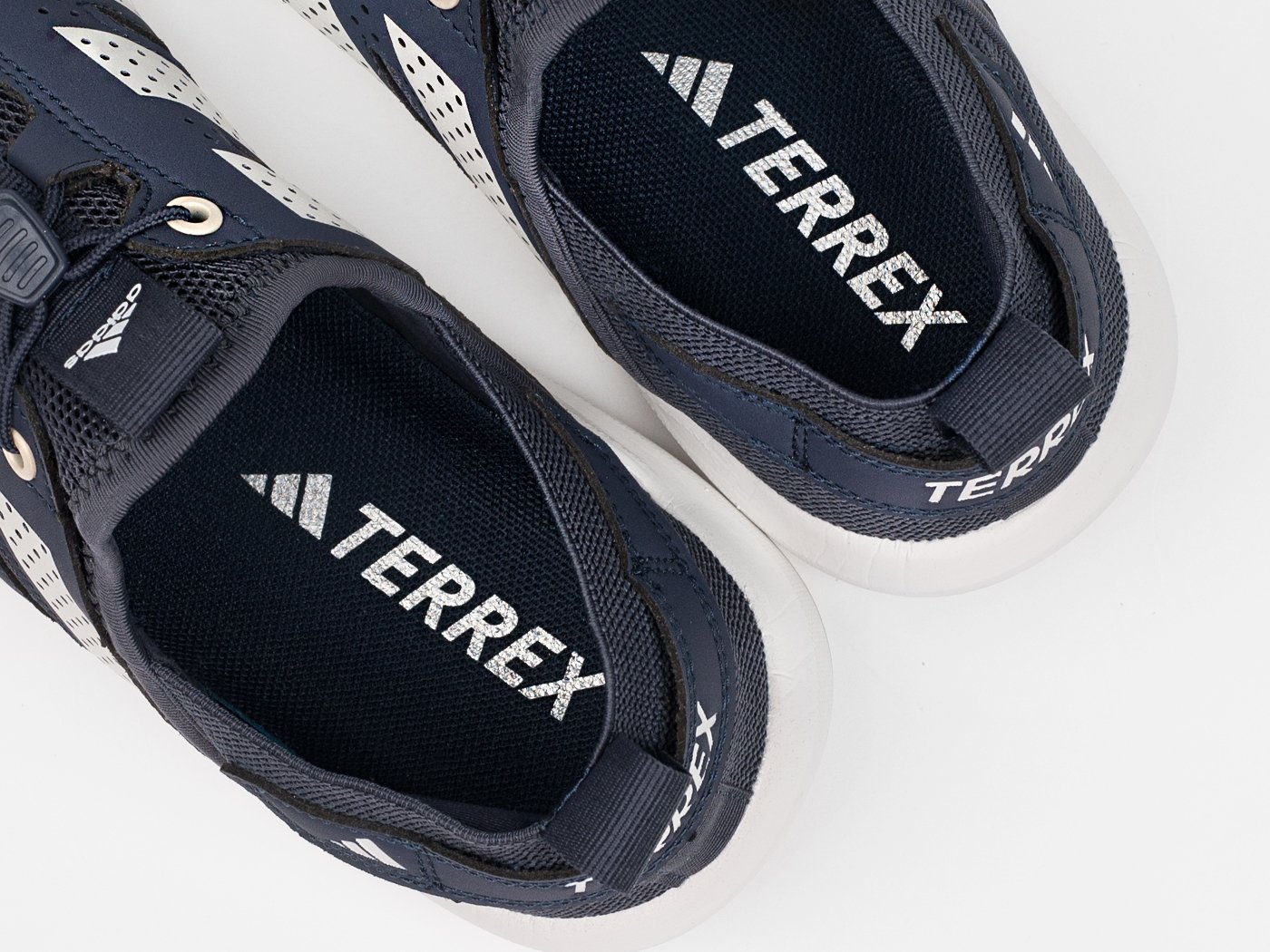 Кроссовки Adidas Daroga 25