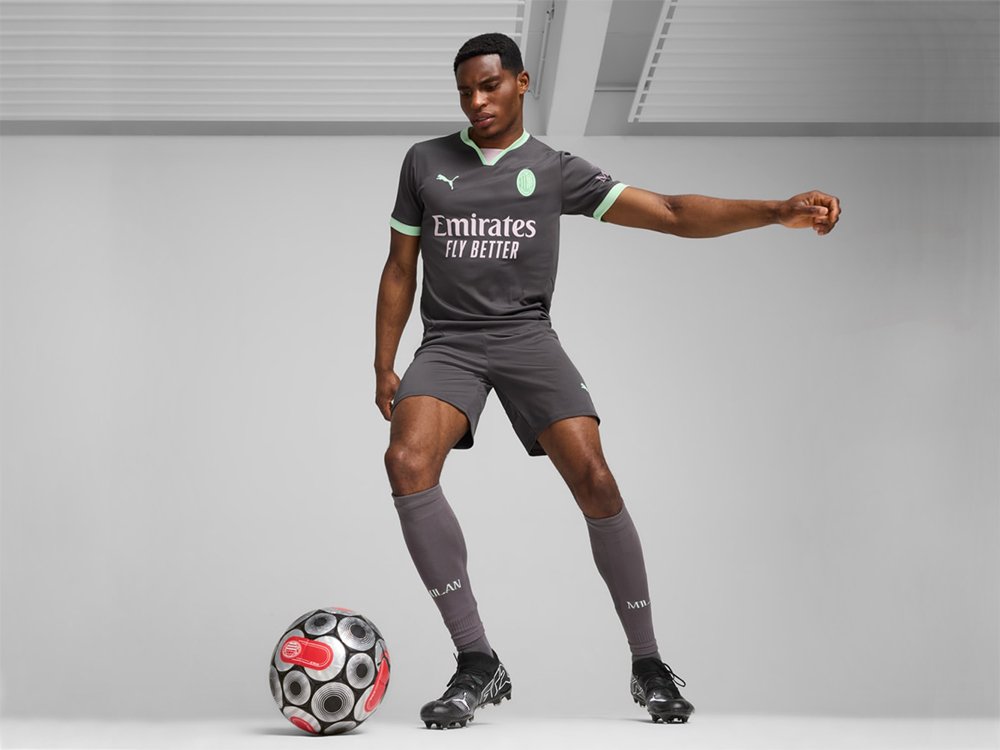 Футбольная форма Puma AC Milan
