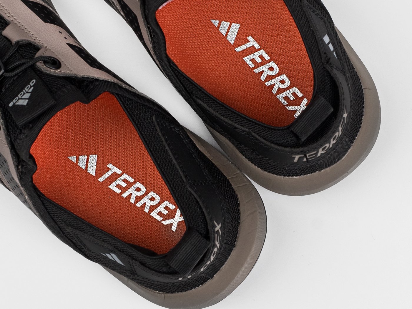 Кроссовки Adidas Daroga 25