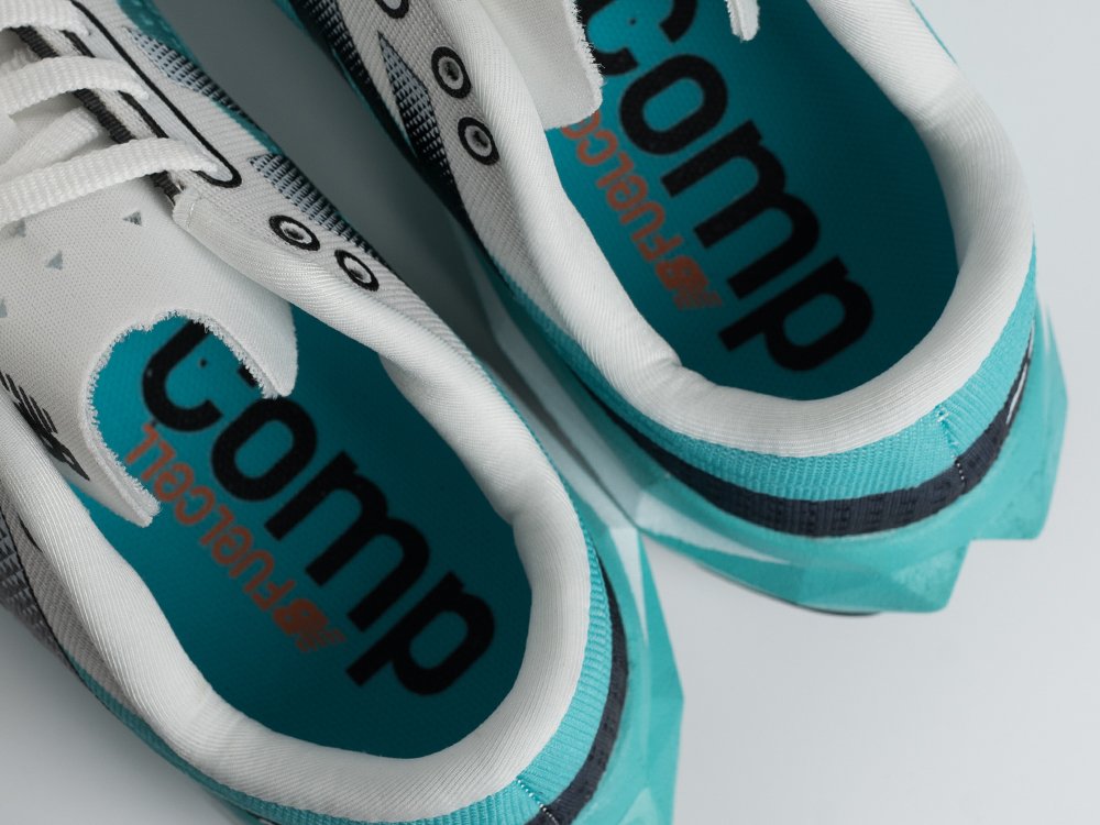 Кроссовки New Balance FuelCell Rebel V4