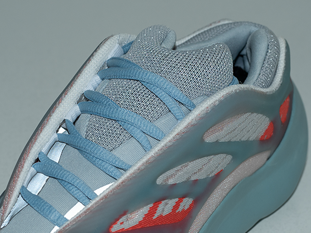 Кроссовки Adidas Yeezy Boost 700 v3