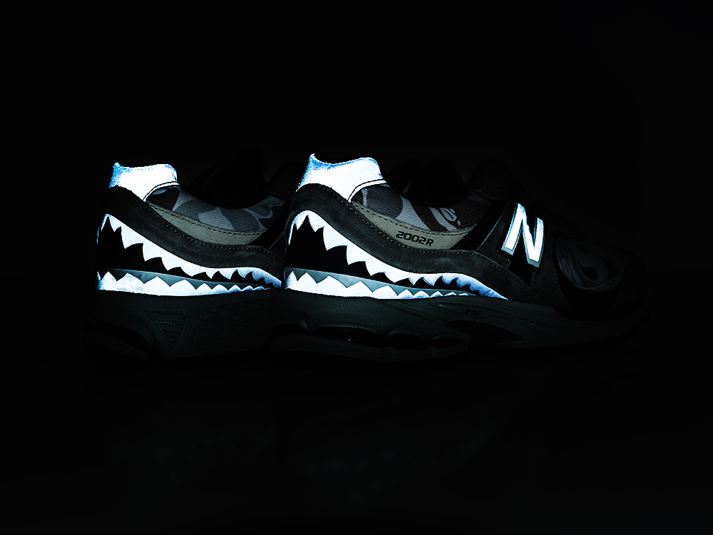 Кроссовки BAPE x New Balance 2002R