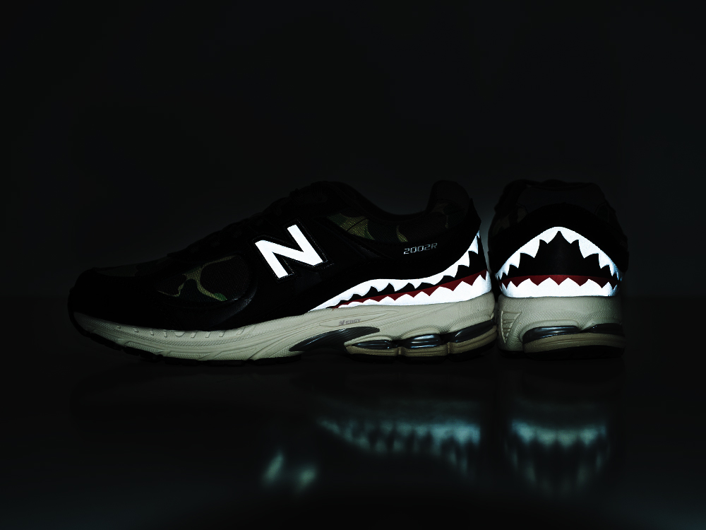 Кроссовки BAPE x New Balance 2002R