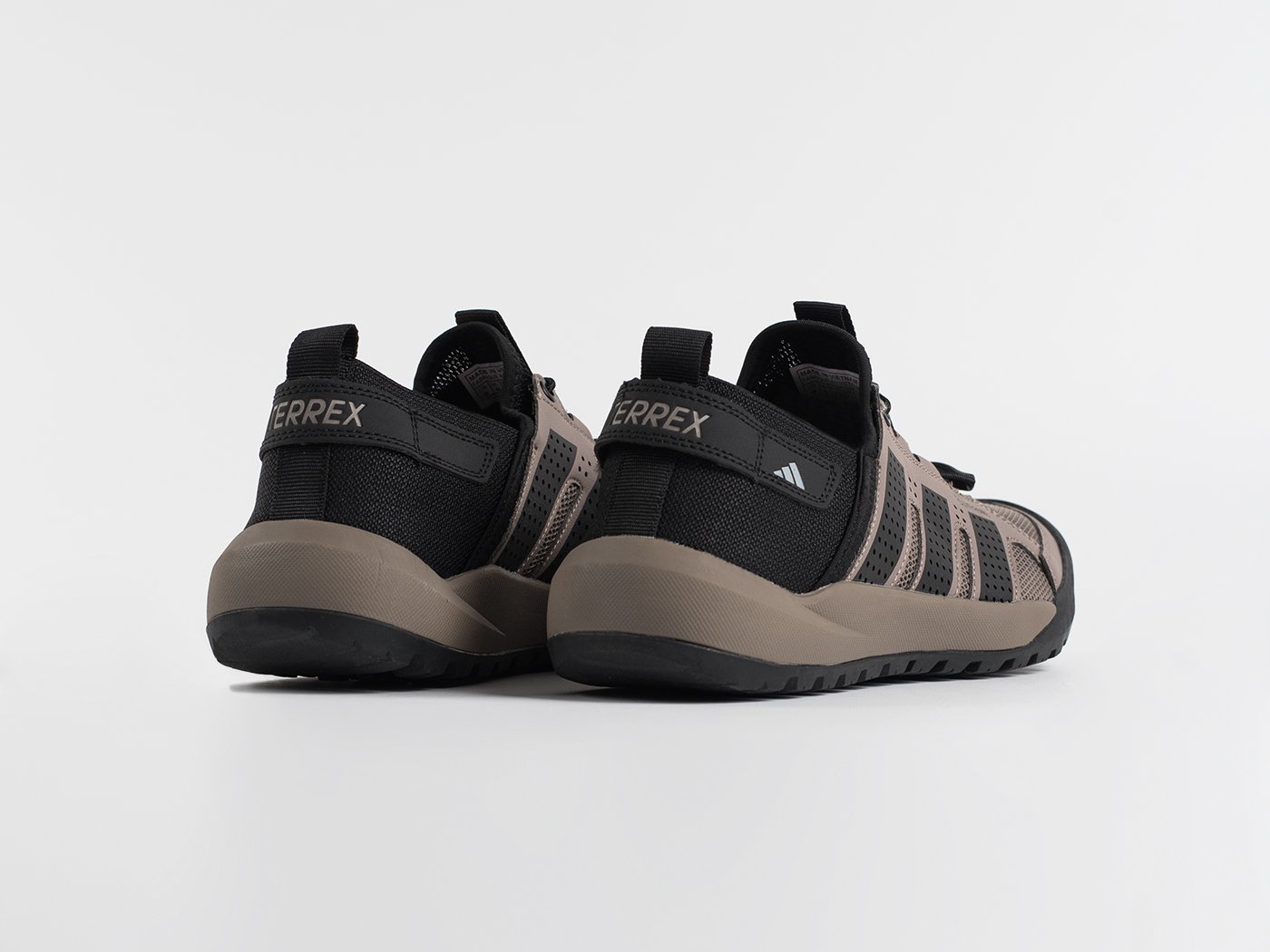 Кроссовки Adidas Daroga 25