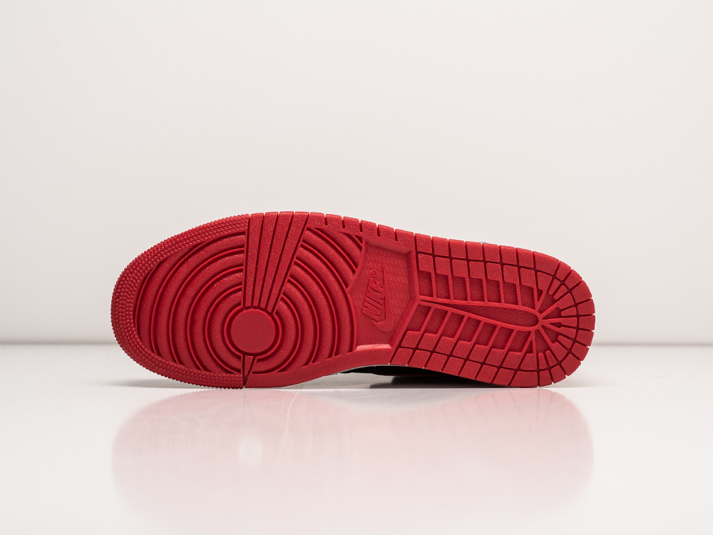 Кроссовки Nike Air Jordan 1 Mid