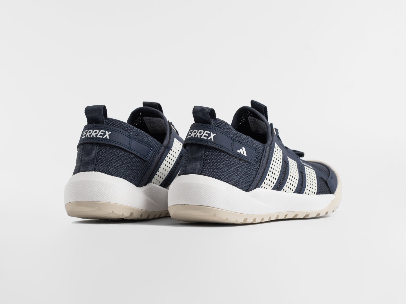 Кроссовки Adidas Daroga 25